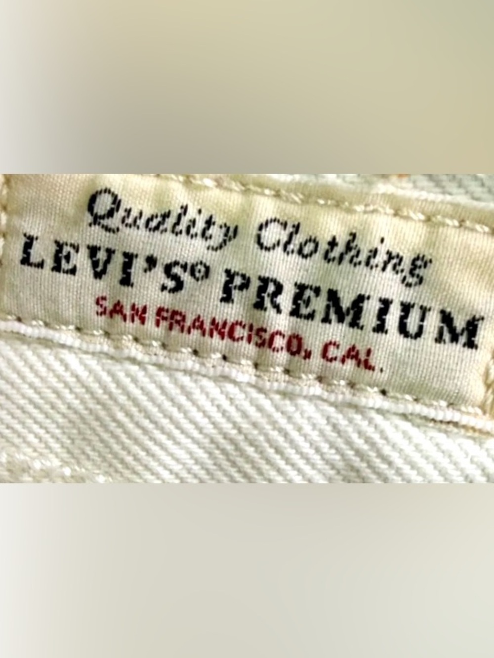 Real Levi’s Ribcage Super High Rise 70s Rear Chevron V Stitching-Button Fly - Picture 10 of 16